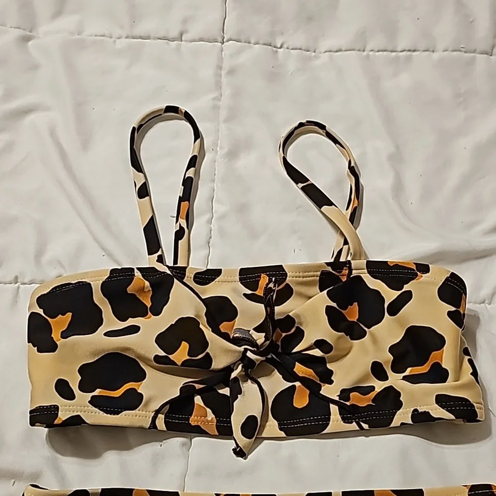 art class girls leopard